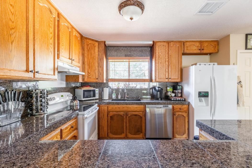 Spacious House With Hot Tub Spa, To Enjoy Red Rock View, Near Amitabha Stupa, And Trails Sedona Exteriör bild